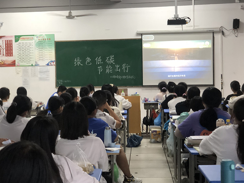 主题班会（1）.jpg